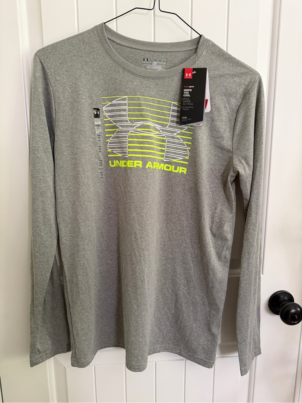 New NWT Under Armour Boy’s Youth XL Gray Long-Sleeve Logo Performance Shirt